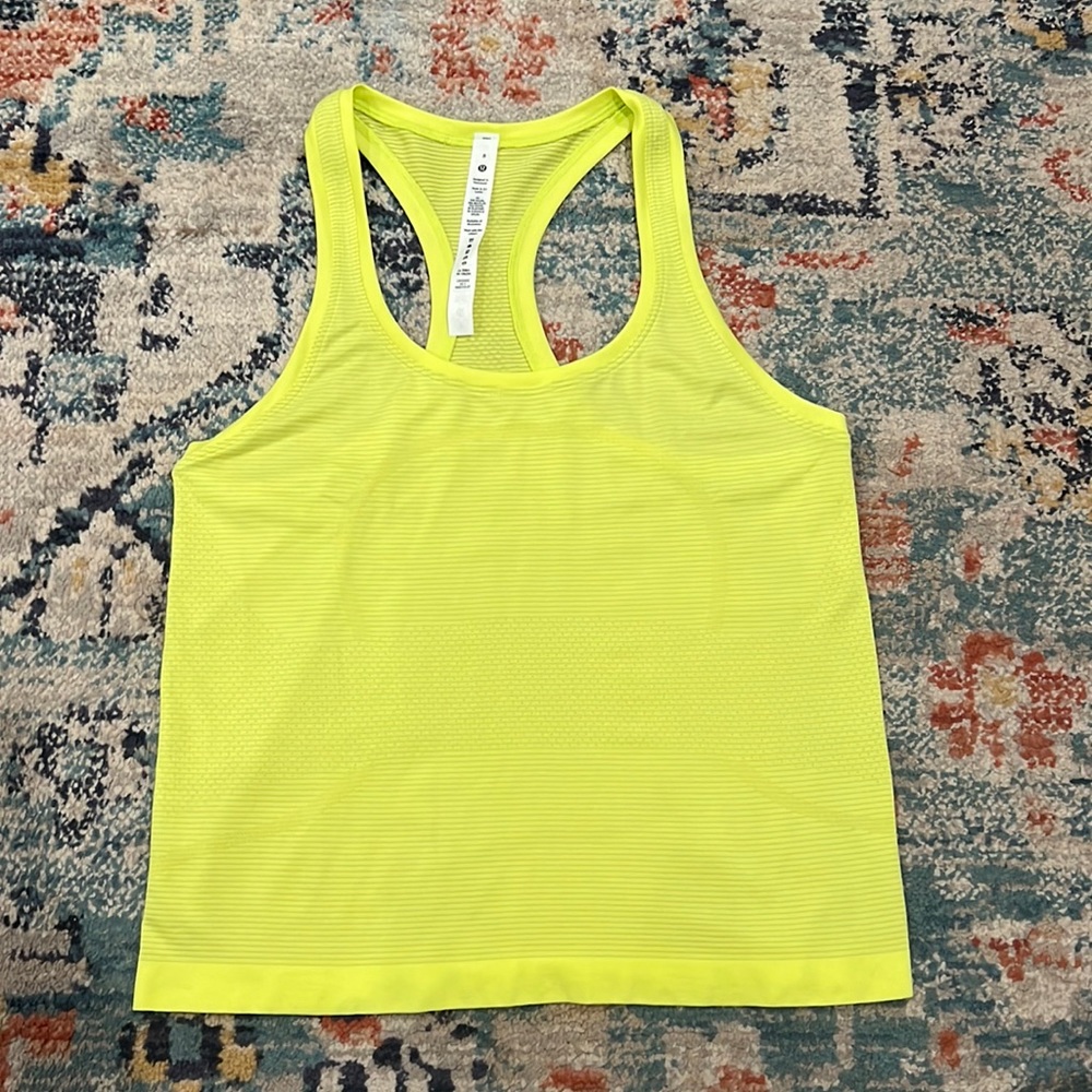 Lululemon women’s Swiftly Tech 2.0 tank top